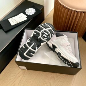 Chanel - Sneakers running - Blanc et gris
