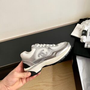 Chanel - Sneakers running - Blanc et argent