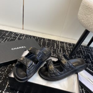 Chanel - Mules plates - Noir cuir logo CC