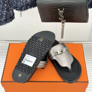 Hermès - Sandales plates - Noir boucle métal