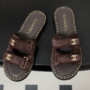 Chanel - Sandales plates - Marron daim