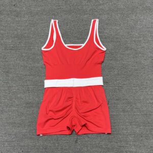 Alo - Combinaison sport short ceinture contrastée - Rouge