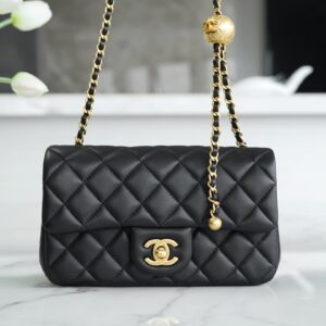 Chanel - Sac flap - Noir matelassé