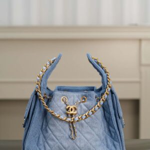 Chanel - Sac hobo - Bleu denim matelassé